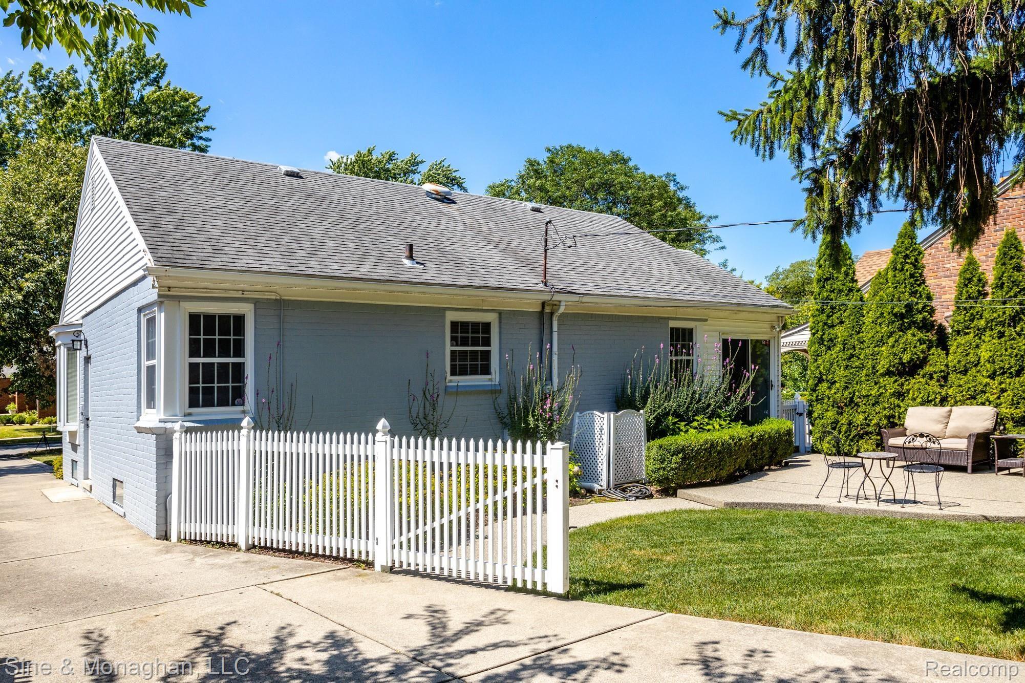 834 Rivard Boulevard Grosse Pointe, MI 48230 - Photo 34 of 48 834 Rivard S038.jpg