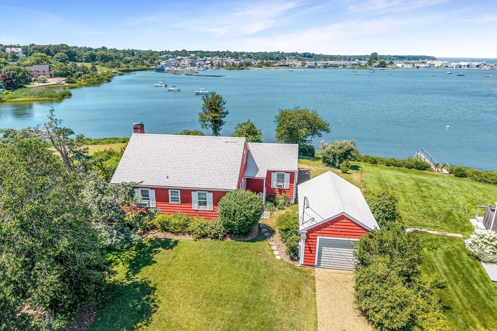 36 Hines Point Road Vineyard Haven, MA 02568 - Photo 8 of 40 Gallery Image 8
