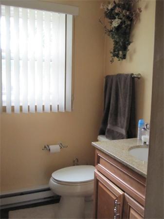 227 Senator Street Springfield, MA 01129 - Photo 11 of 28