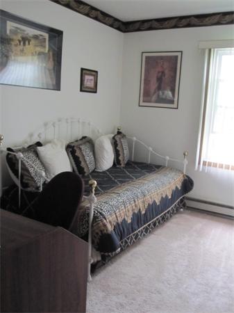 227 Senator Street Springfield, MA 01129 - Photo 12 of 28