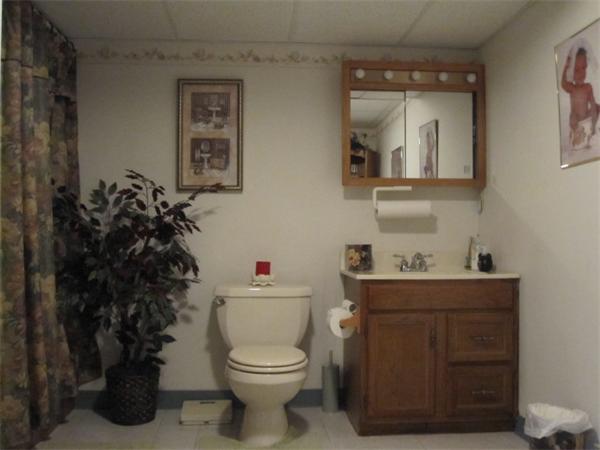 227 Senator Street Springfield, MA 01129 - Photo 16 of 28