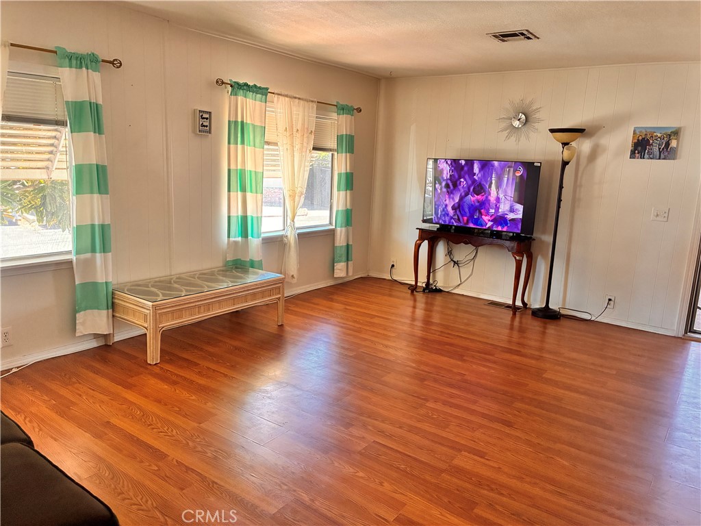 31130 South General Kearny Road, Unit 18 Temecula, CA 92591 - Photo 18 of 37 Living Room