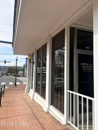 $2,500 | 100 East Race Street, Kingston, TN 37763