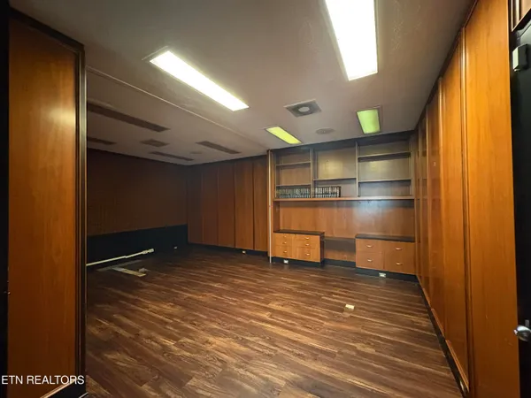 $2,500 | 100 East Race Street, Kingston, TN 37763