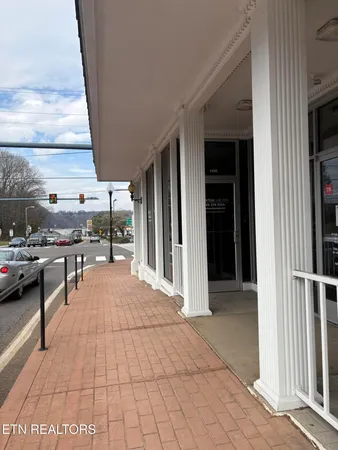 $2,500 | 100 East Race Street, Kingston, TN 37763