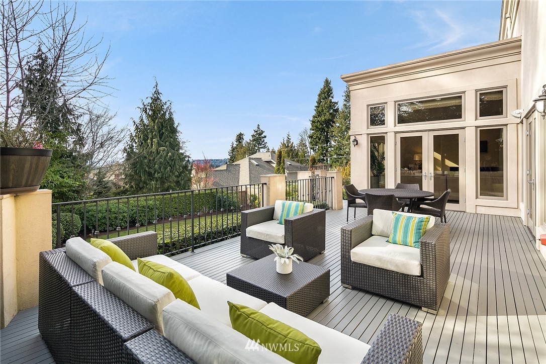 9252 Points Drive Northeast Yarrow Point, WA 98004 - Photo 2 of 23