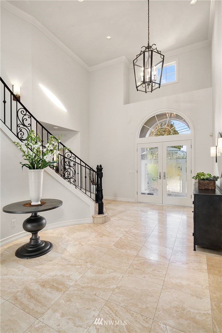 9252 Points Drive Northeast Yarrow Point, WA 98004 - Photo 3 of 23