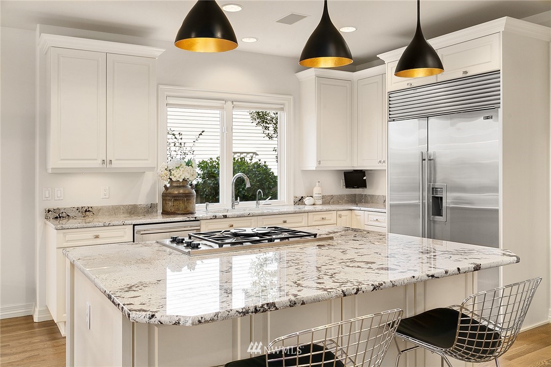 9252 Points Drive Northeast Yarrow Point, WA 98004 - Photo 5 of 23