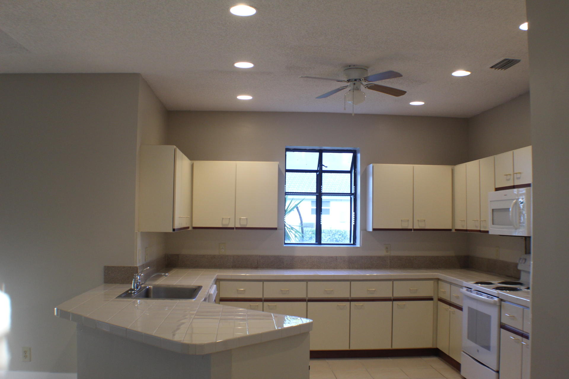 10333 Camelback Lane Boca Raton, FL 33498 - Photo 12 of 34 IMG_1361
