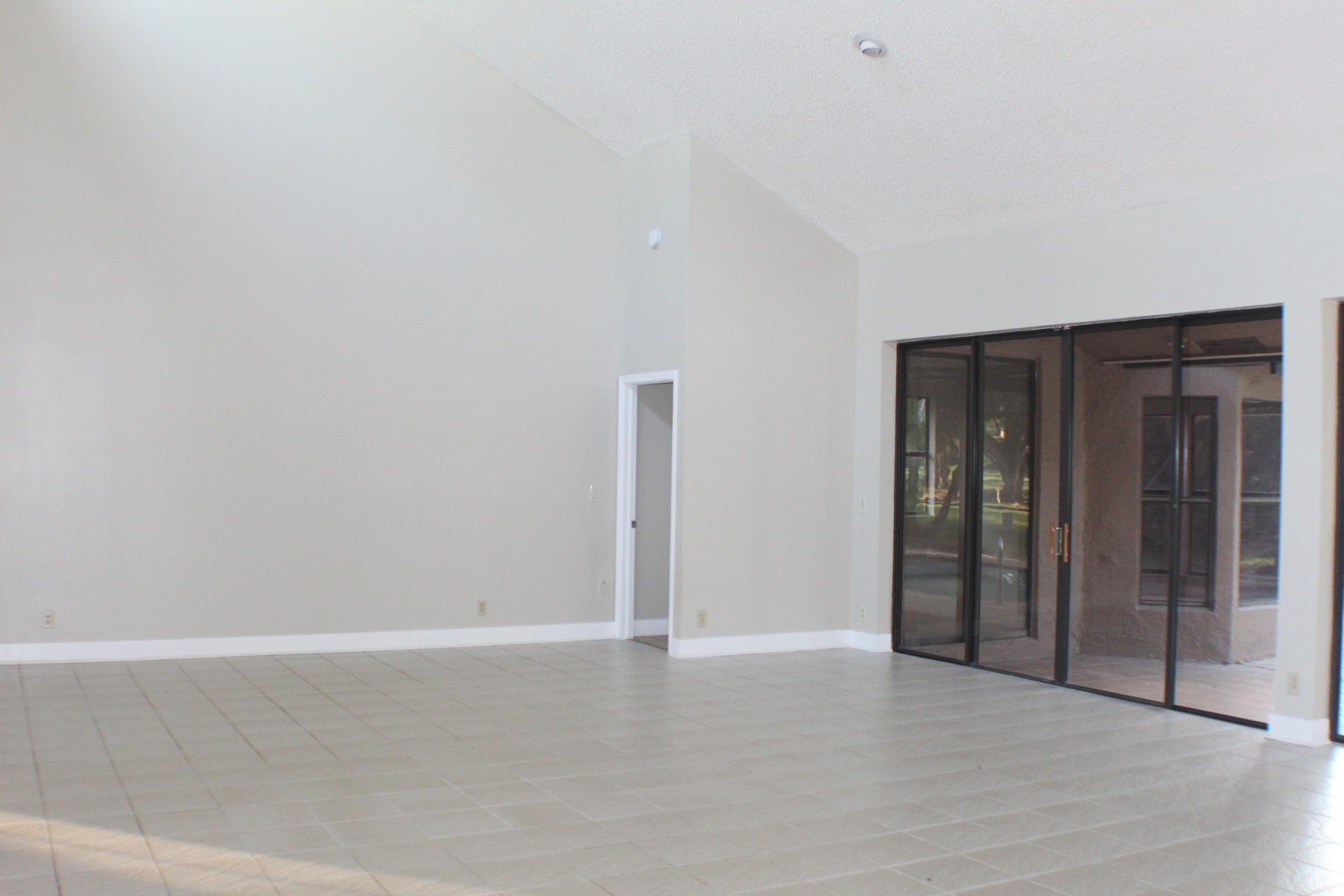 10333 Camelback Lane Boca Raton, FL 33498 - Photo 8 of 34 IMG_1369