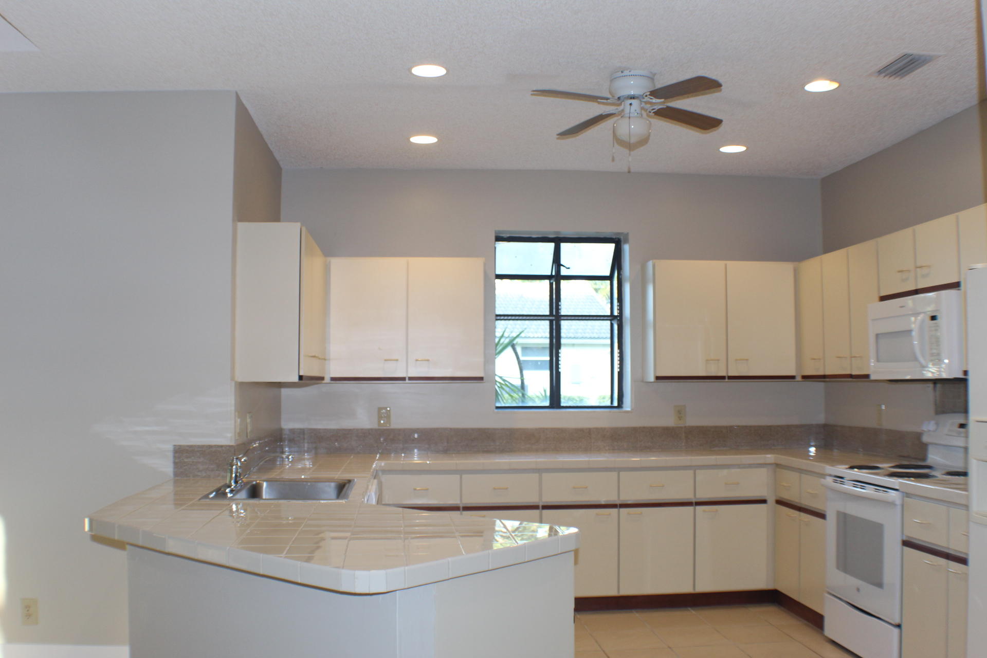 10333 Camelback Lane Boca Raton, FL 33498 - Photo 10 of 34 IMG_1368