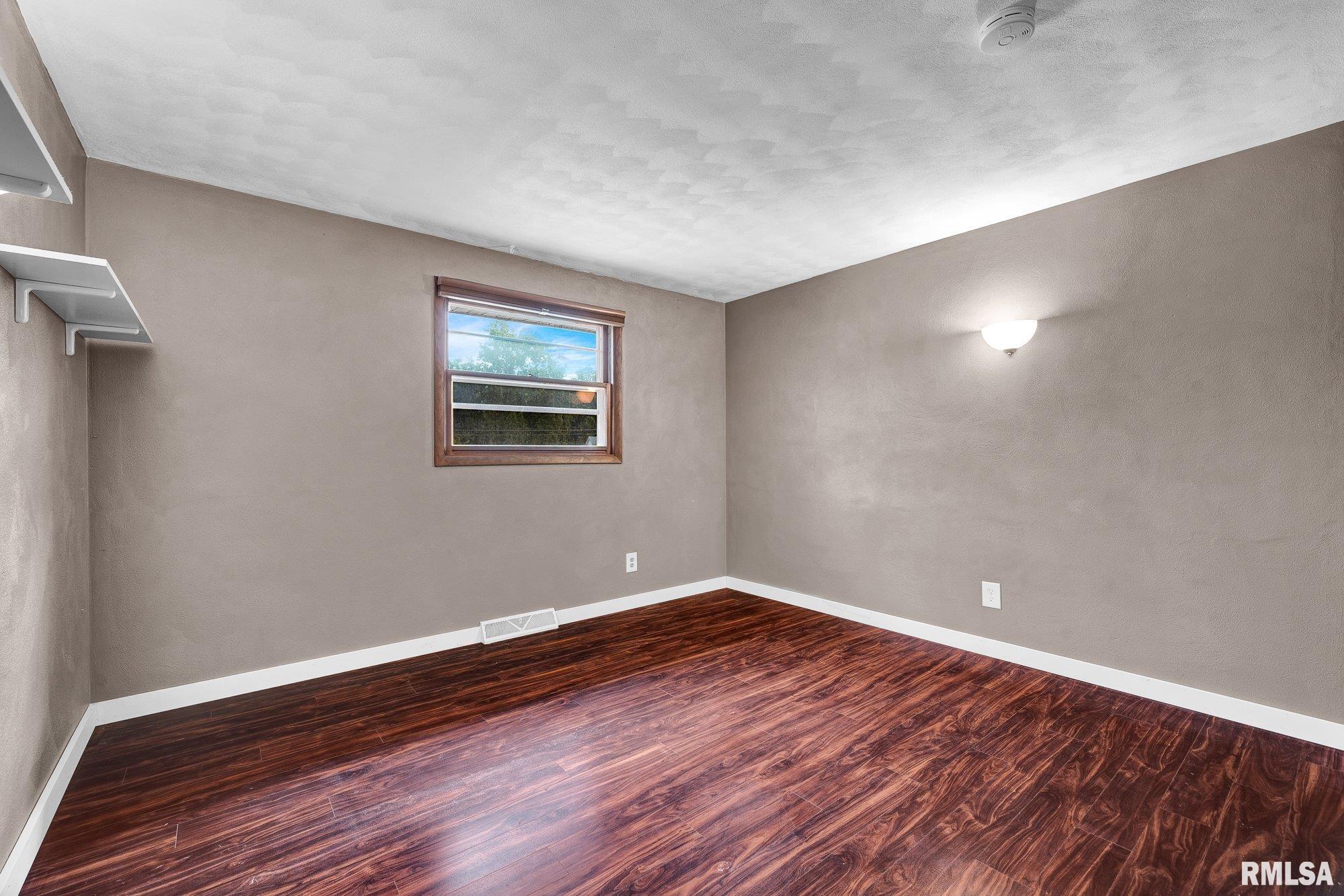 1802 Springfield Road East Peoria, IL 61611 - Photo 14 of 40 Gallery Image 14
