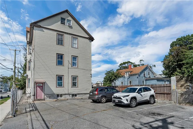 $1,950 | 48 Kenwood Street, Unit 2, Providence, RI 02909