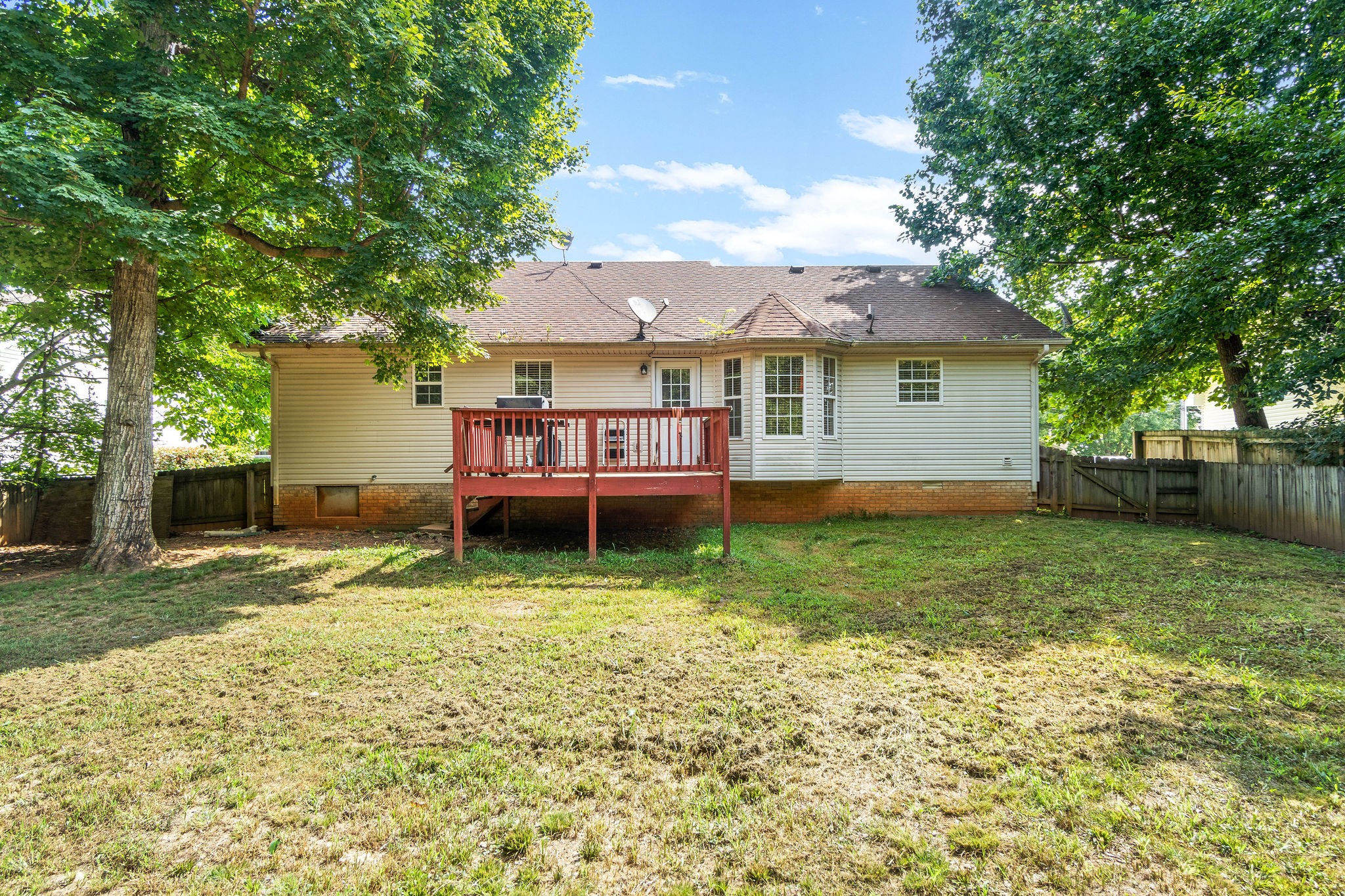 2492 Rafiki Drive Clarksville, TN 37042 - Photo 22 of 24 front view of a house with a yard