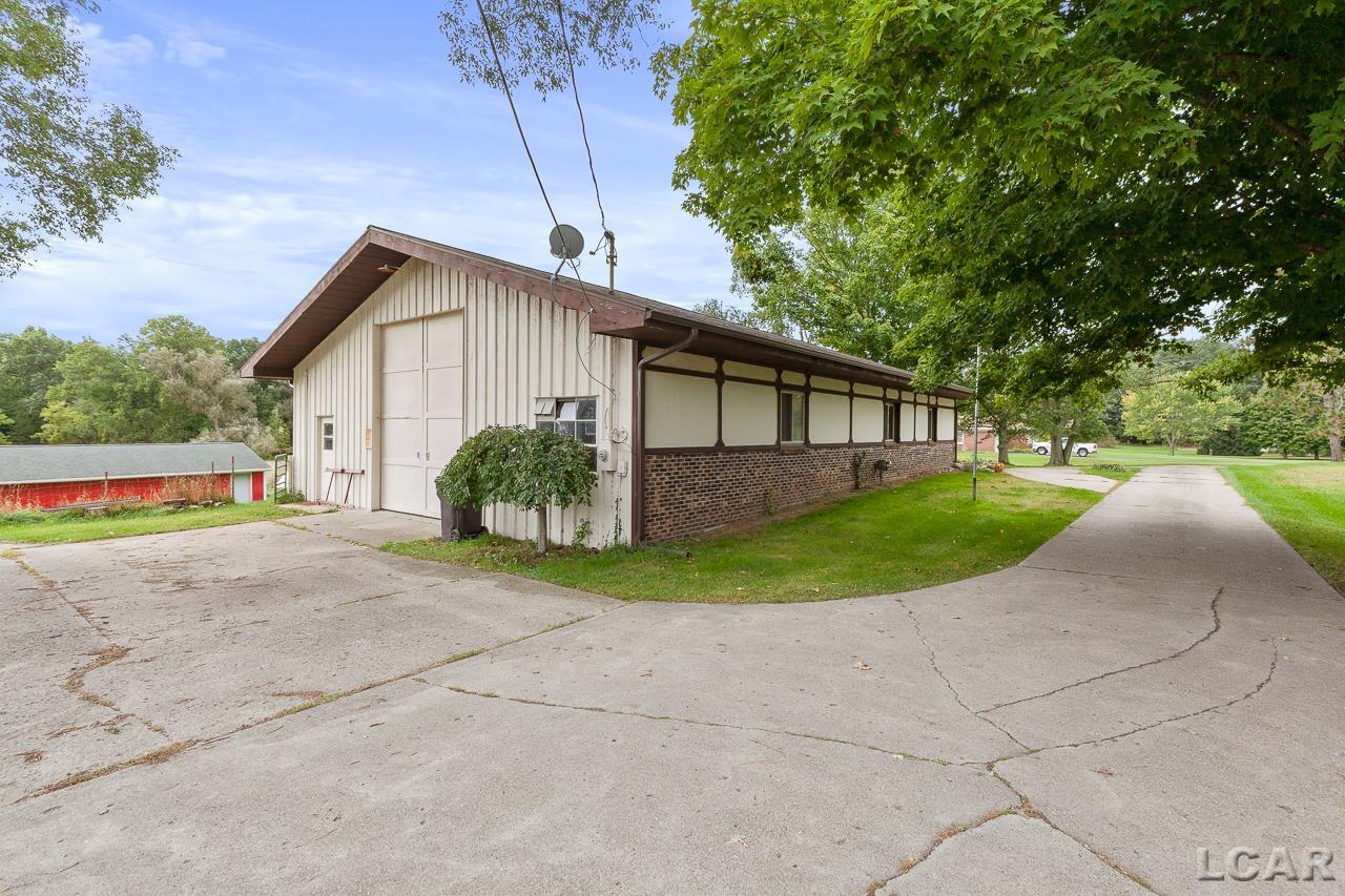 8865 Riverside Road Brooklyn, MI 49230 - Photo 3 of 38 50091668-2.JPG