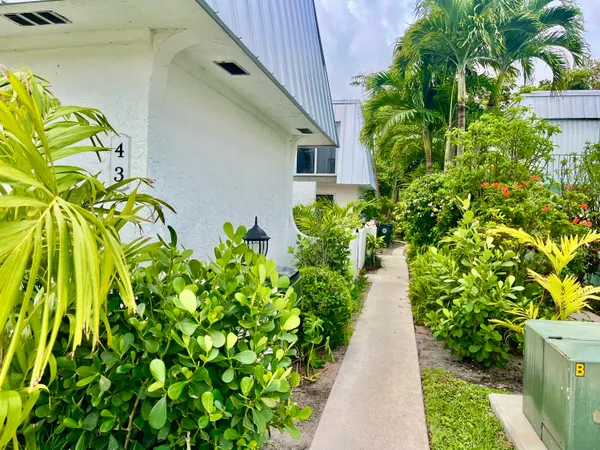 $3,600 | 106 Linda Lane, Unit 4, Palm Beach Shores, FL 33404