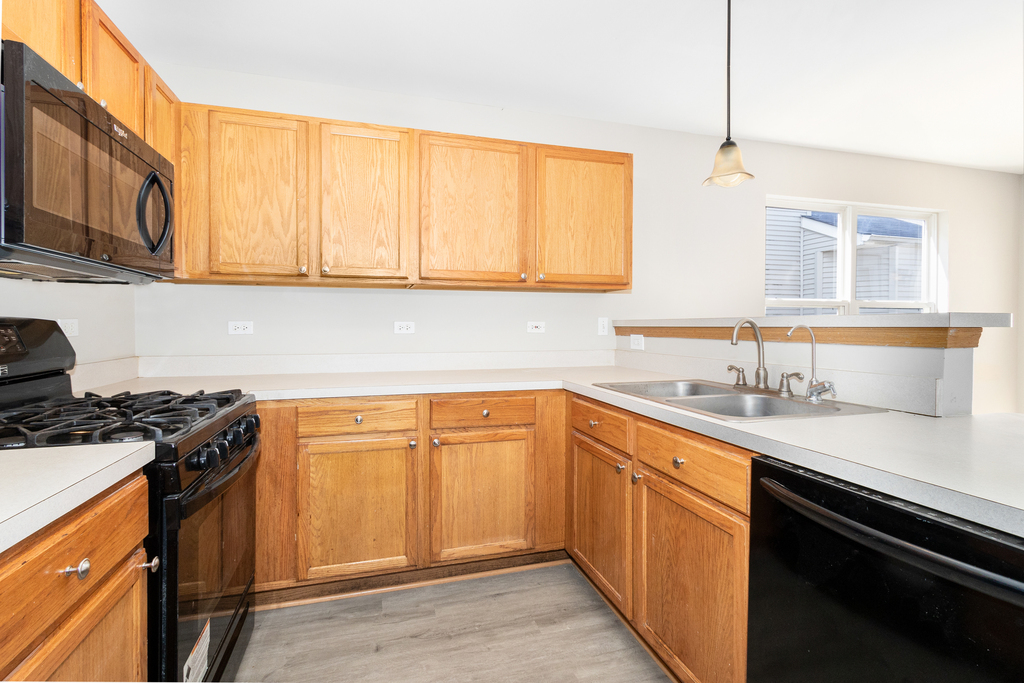 191 Mountain Laurel Court Romeoville, IL 60446 - Photo 9 of 25 a kitchen with stainless steel appliances granite countertop a sink stove and refrigerator