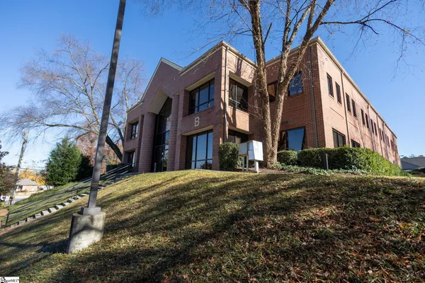 $1,500 | 330 B Pelham Road, Greenville, SC 29615