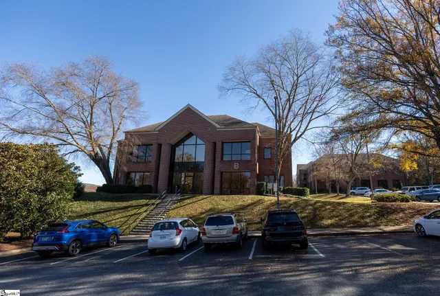 $1,500 | 330 B Pelham Road, Greenville, SC 29615