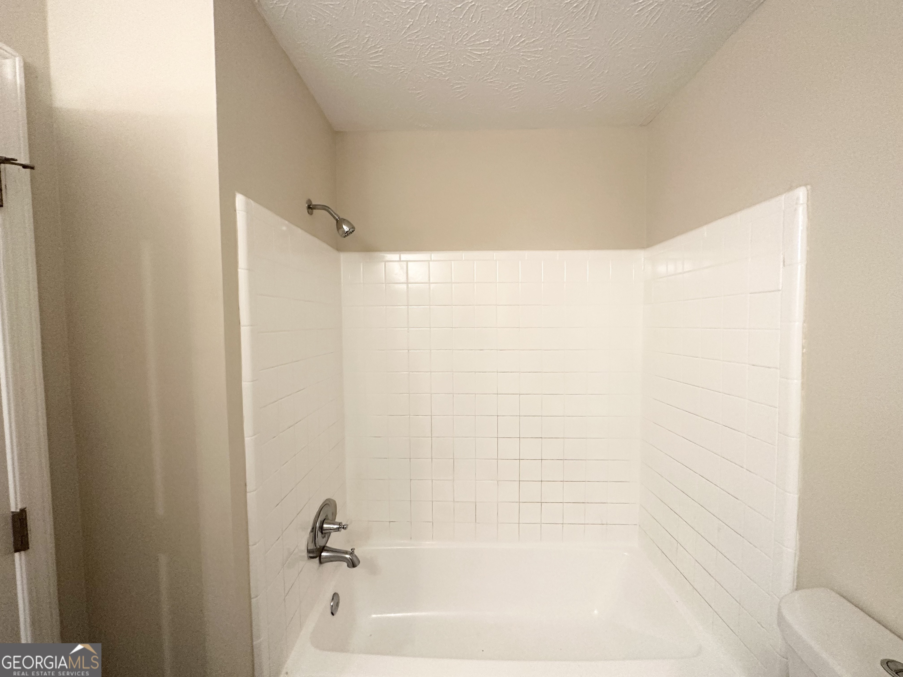 3865 Lehigh Boulevard Decatur, GA 30034 - Photo 12 of 19 a bathroom with a bathtub