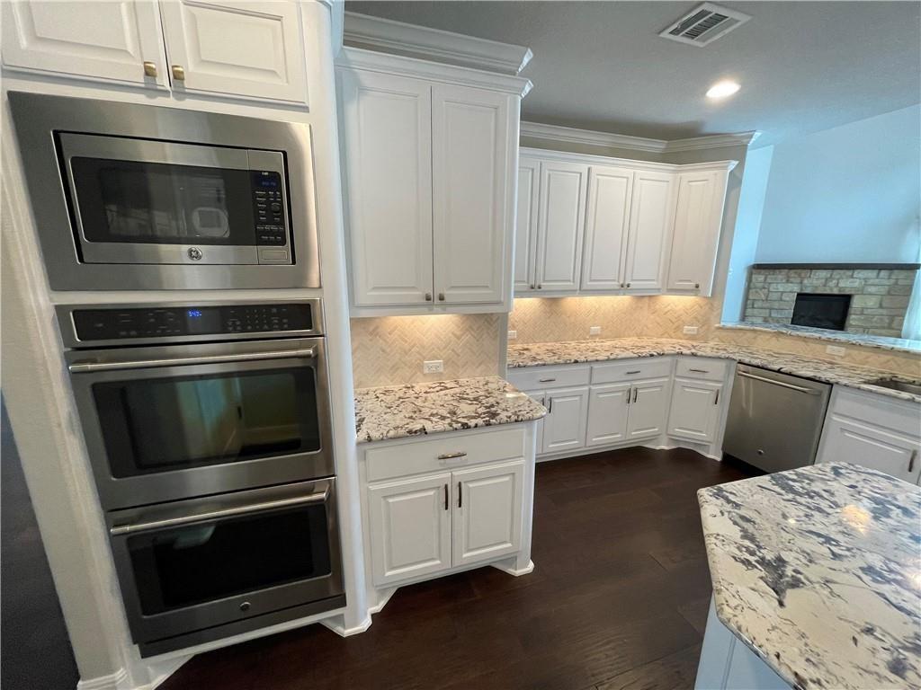 3501 Venezia View Leander, TX 78641 - Photo 4 of 20 a kitchen with a stove and oven