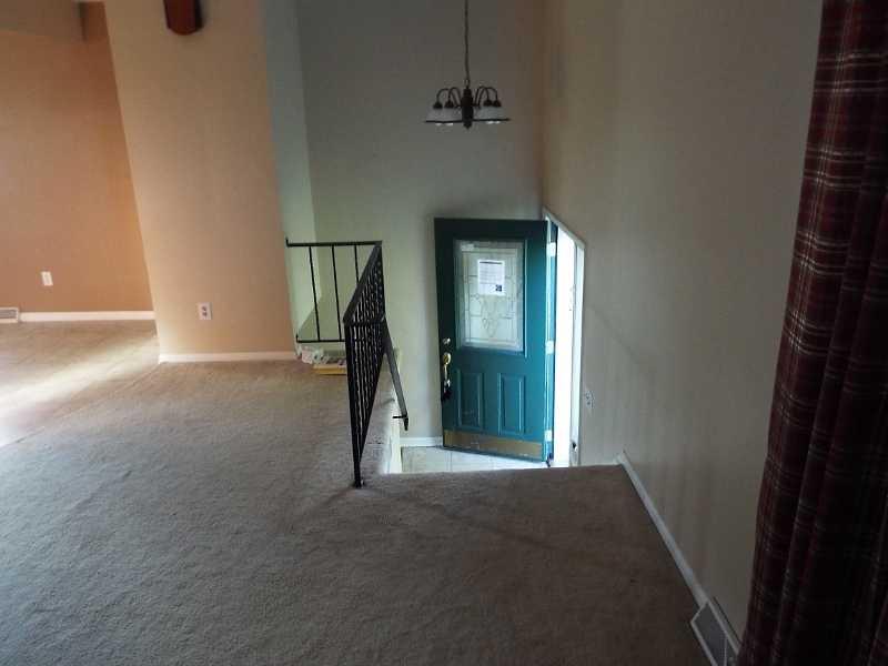 12 Barbara Road Latrobe, PA 15650 - Photo 3 of 14 Entry/Foyer.