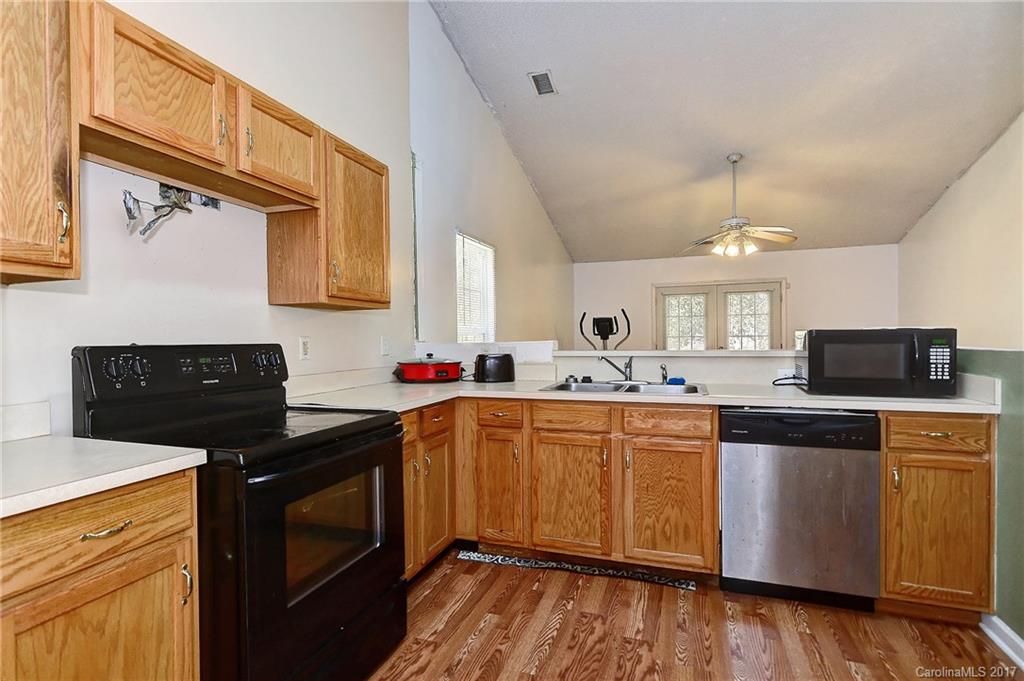 8335 Fox Swamp Road Charlotte, NC 28215 - Photo 6 of 13