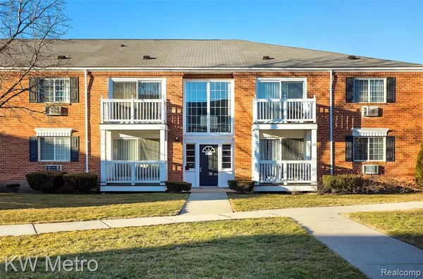 $1,300 | 2425 Torquay Avenue, Unit 204, Royal Oak, MI 48073