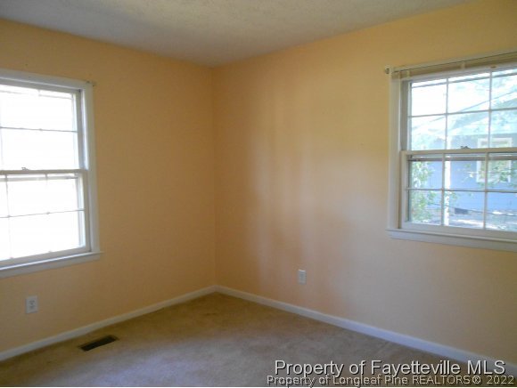 5862 Columbine Road Fayetteville, NC 28306 - Photo 7 of 10 an empty room with a window