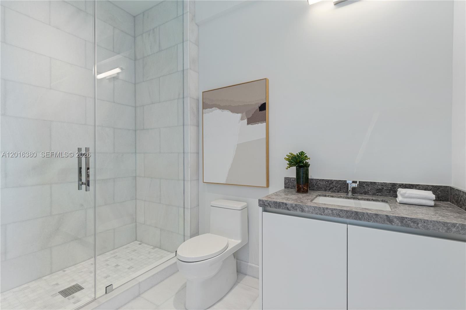 175 Southeast 25th Road, Unit 1601 Miami, FL 33129 - Photo 16 of 31 Bathroom 2