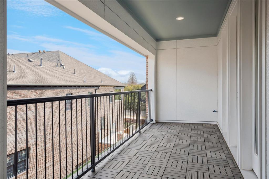 4072 Oak Circle Addison, TX 75001 - Photo 19 of 20 a view of a hallway with entryway