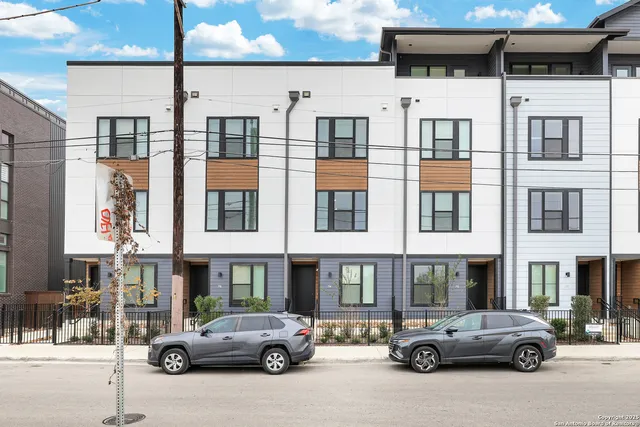 $2,800 | 719 East Locust Street, Unit 2114, San Antonio, TX 78212