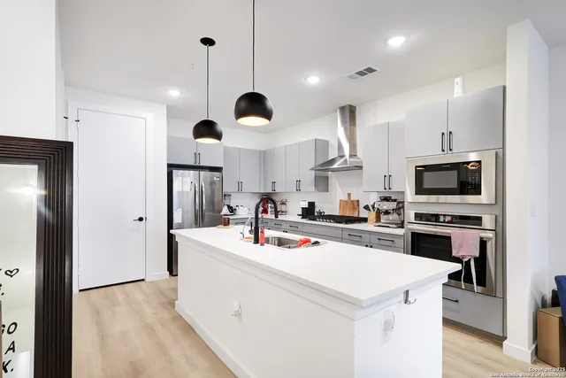 $2,800 | 719 East Locust Street, Unit 2114, San Antonio, TX 78212