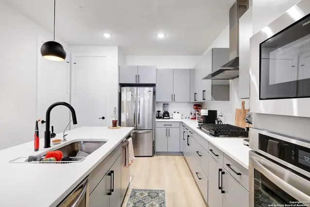 $2,800 | 719 East Locust Street, Unit 2114, San Antonio, TX 78212