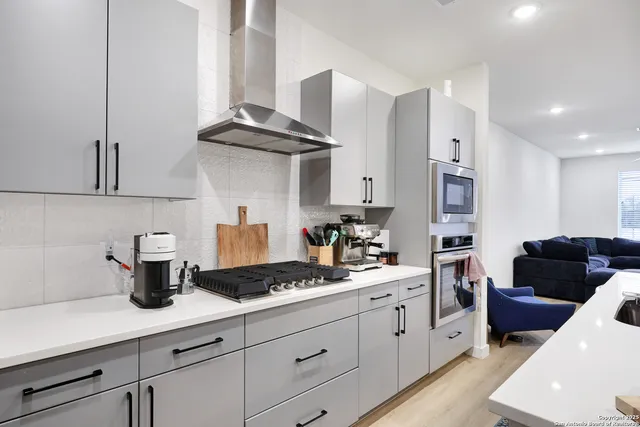 $2,800 | 719 East Locust Street, Unit 2114, San Antonio, TX 78212