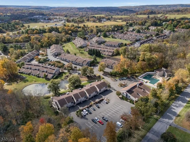 $270,000 | 53 Overlook Drive, Clinton, NJ 08809