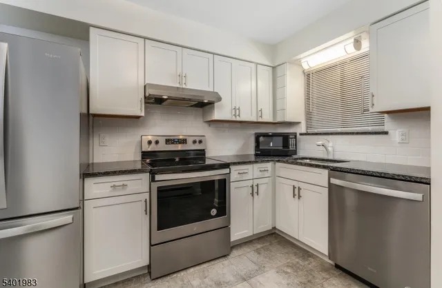 $270,000 | 53 Overlook Drive, Clinton, NJ 08809