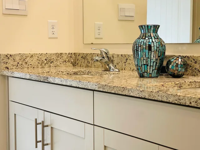 a en suite bathroom with a sink and a mirror