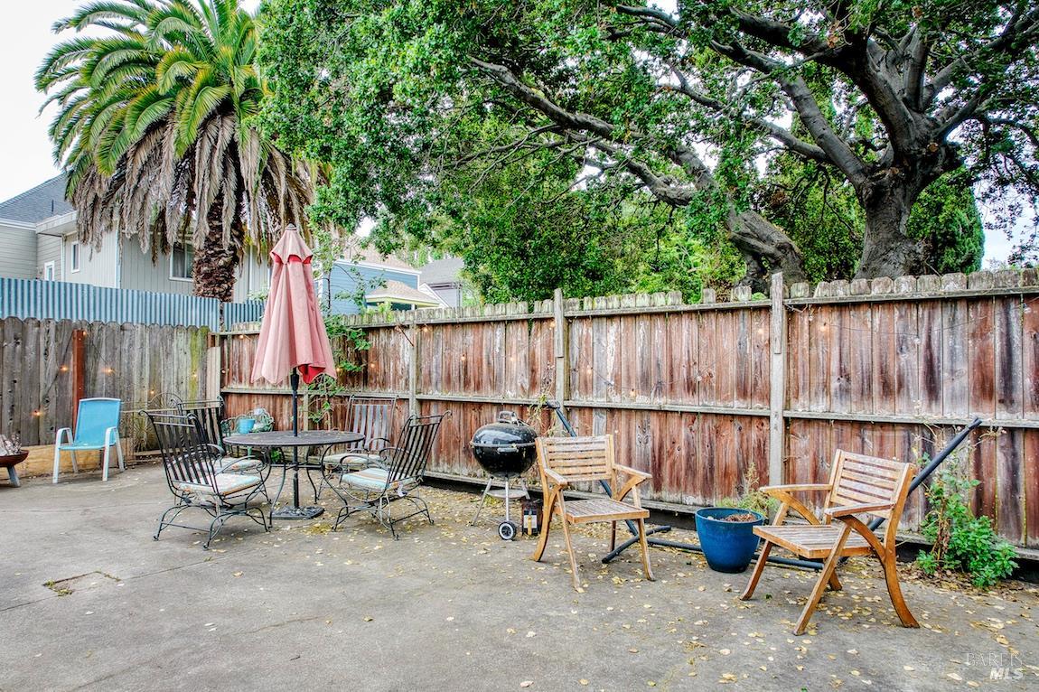 1128 Chester Street Oakland, CA 94607 - Photo 21 of 42 a backyard of a house with table and chairs