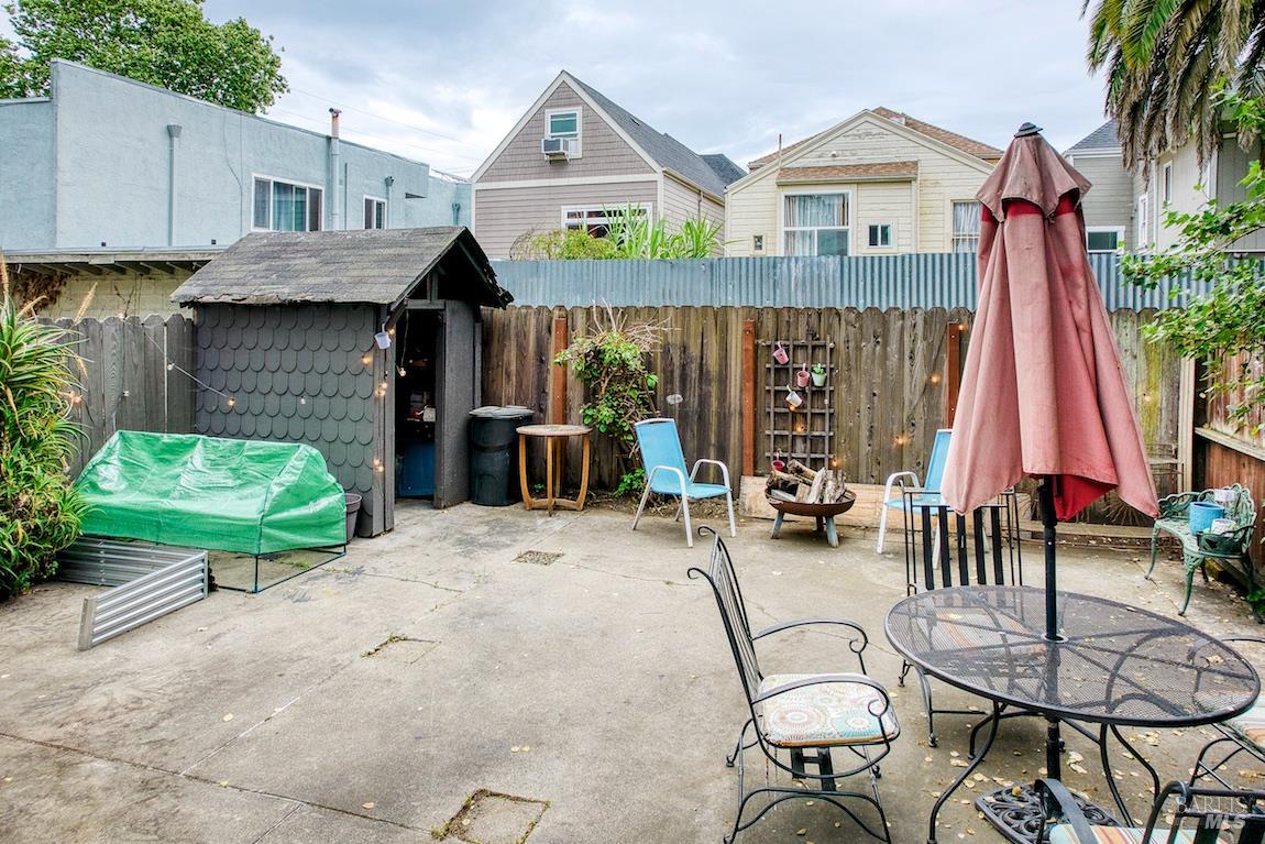 1128 Chester Street Oakland, CA 94607 - Photo 25 of 42 a view of a chairs and table in the house