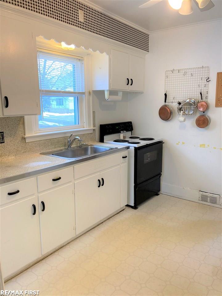 117 Turner Street Romeo, MI 48065 - Photo 2 of 22 50064018-2.JPG