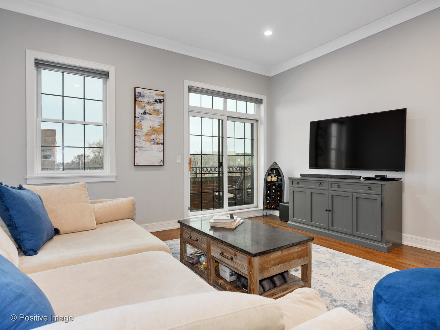 2245 West Irving Park Road, Unit 4 Chicago, IL 60618 - Photo 4 of 20