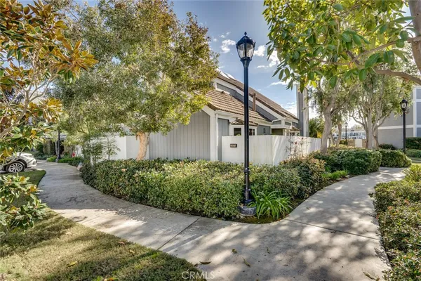$1,590,000 | 3572 Bravata Drive, Huntington Beach, CA 92649