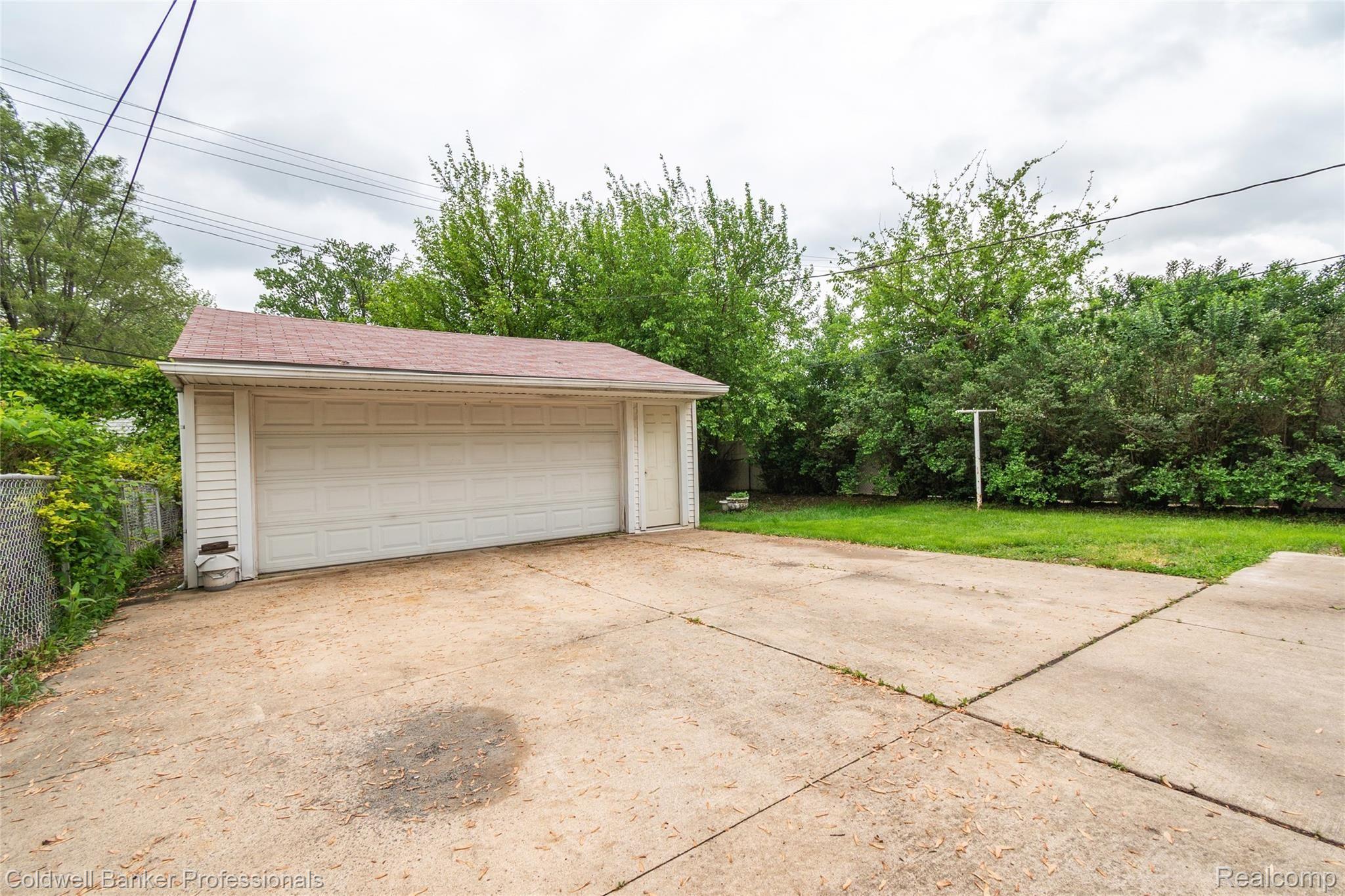 8105 Pardee Road Taylor, MI 48180 - Photo 32 of 34 Garage