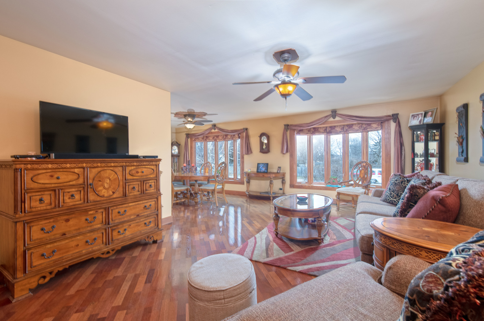 11S464 Book Road Naperville, IL 60564 - Photo 3 of 19