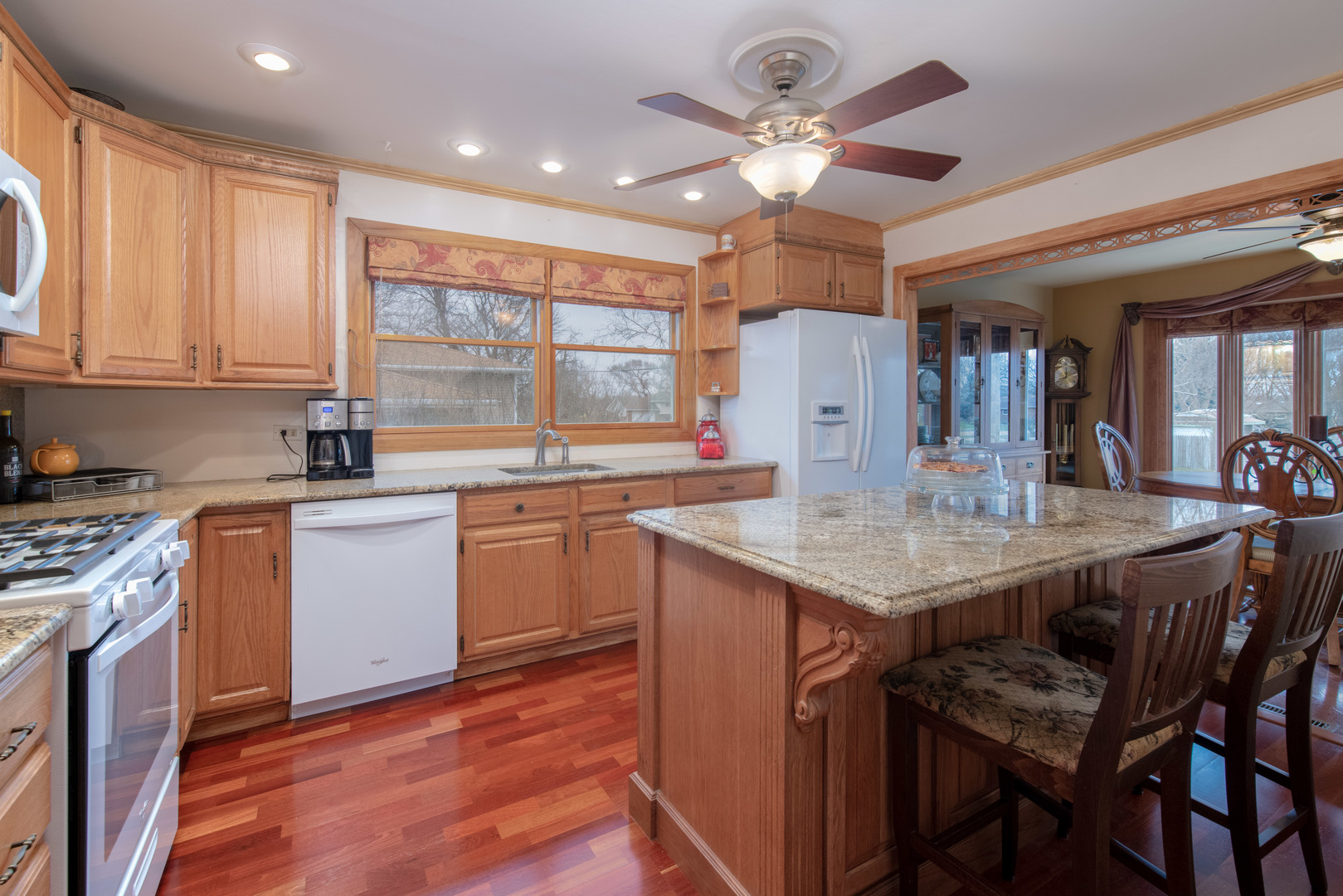 11S464 Book Road Naperville, IL 60564 - Photo 5 of 19