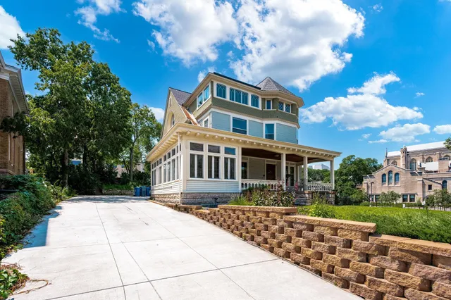 $999,900 | 425 Oak Grove Street, Minneapolis, MN 55403