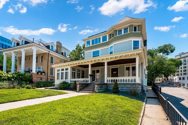 $999,900 | 425 Oak Grove Street, Minneapolis, MN 55403