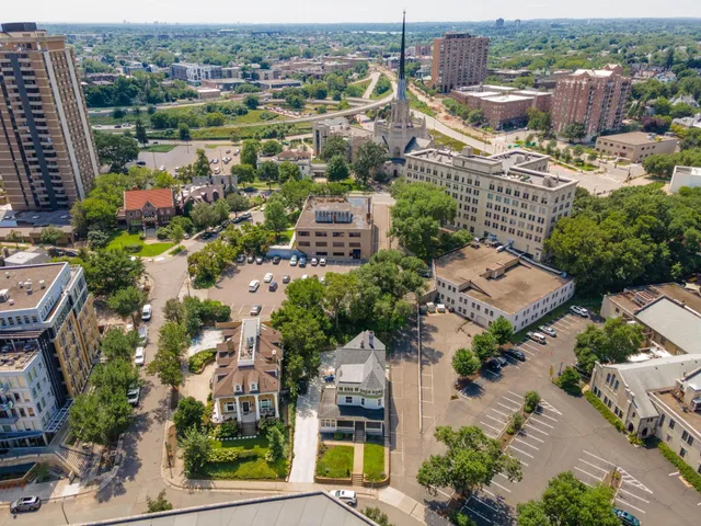 $999,900 | 425 Oak Grove Street, Minneapolis, MN 55403