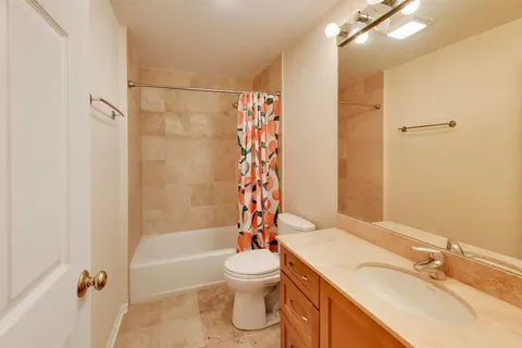$550,000 | 815 North Marshfield Avenue, Unit 204, Chicago, IL 60622